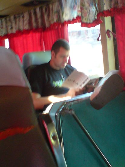 zu lange Beine und zu wenig Platz