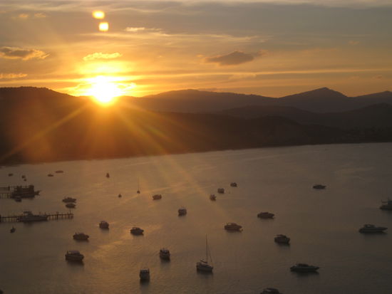 Landeanflug auf Samui einfach Traumhaft schoen geben sich Sonne Insel und Meer ein Stell dich ein.