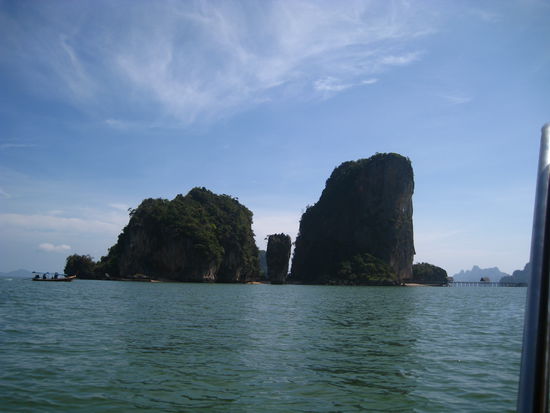 Der beruehmte Felsen aus James Bond:
Der man mit dem goldenen Colt