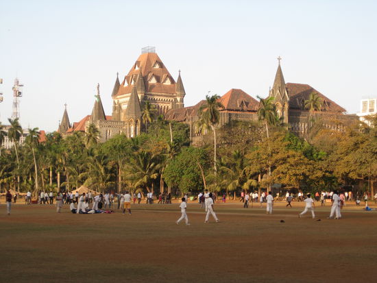 Zum Cricketspielen schon ne eindrueckliche Kulisse.