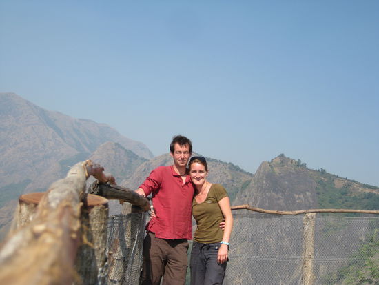 Im Hintergrund der hoechste Gipfel Suedindiens.