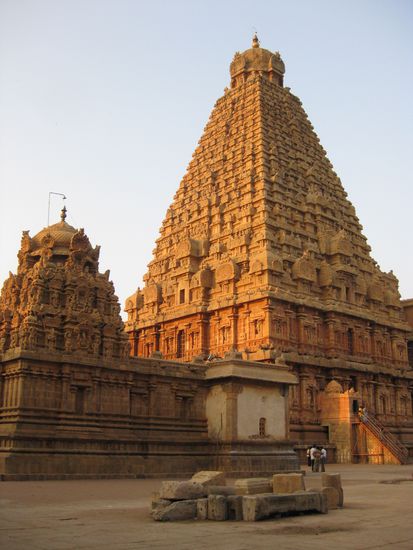 Sind das etwa Zwerge bei der Treppe?