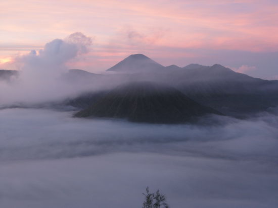 Das ist der scheone Bromo in den fruehen Morgenstunden