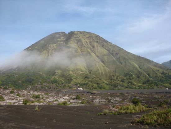 ...und daneben sein schlafender Bruder Batok