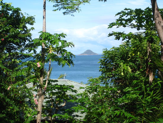 Die schoene Aussicht auf die Inseln von unserem Bungalow aus