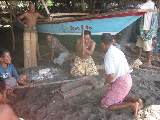 ...oder neue Harpunenspitzen geschmiedet.