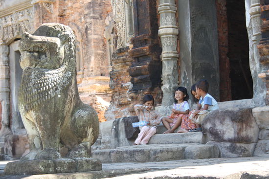 Auch die Kinder finden die Tempel toll zum spielen