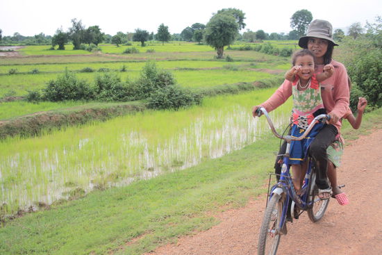 Alle freuen sich wenn wir vorbeifahren, hallo