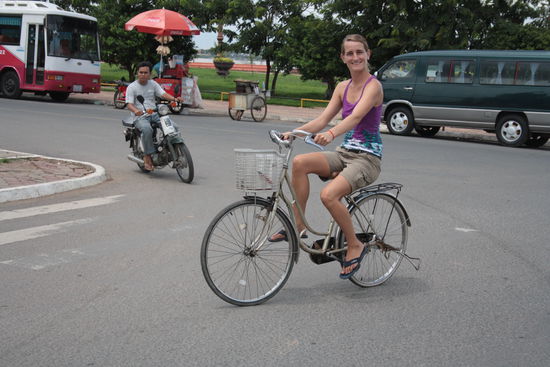 Wir sind mit dem Velo unterwegs