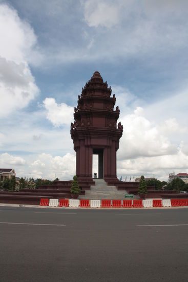 Das ist das Unabhängigkeits Monument mitten in Phnom Penh