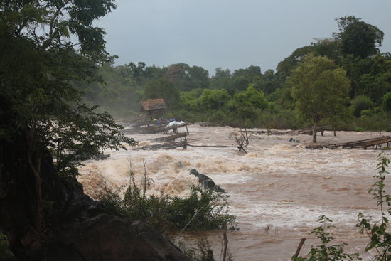 wie kommen wohl die Fischer da zu ihren Fischfallen?