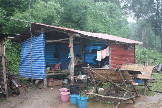 Das ist unsere 5 Sterne Unterkunft direkt neben dem Bach...