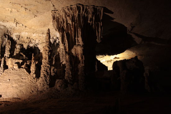 Ein paar Stalaktiten und Stalagmiten