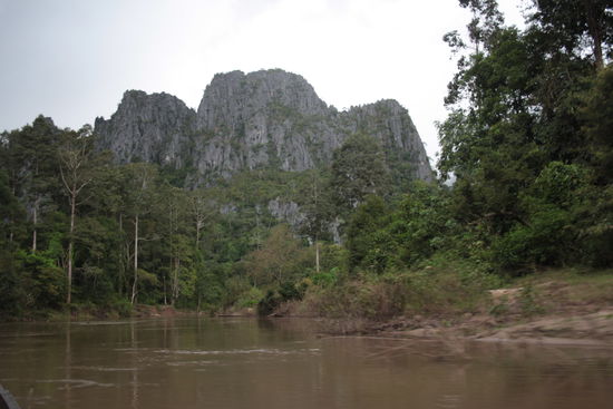 Die andere Seite vom Berg und dann geht es wieder durch die dunkle Höhle zurück