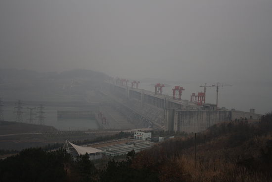 Mit 2.5km der längste Staudamm der Welt