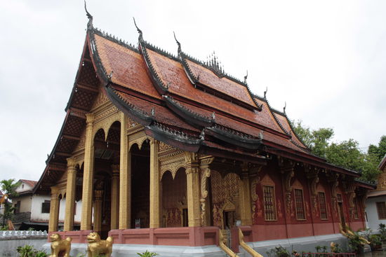 In der Stadt wimmelt es nur so von Tempeln...