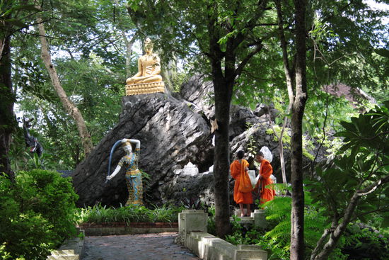 Junge Mönche unterwegs