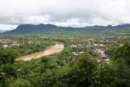 Von hier oben hat man eine super Aussicht über ganz Luangprabang