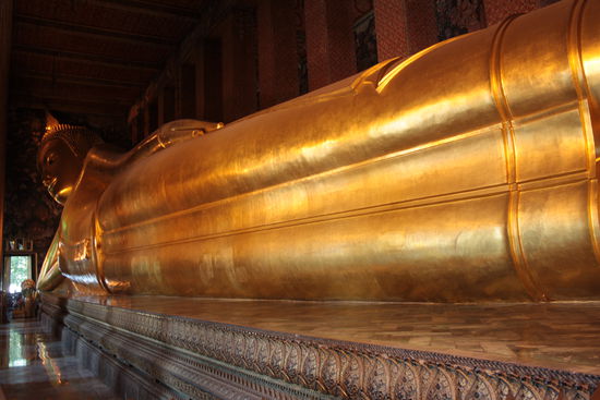 Der Buddha ist zu lang um auf einem Foto Platz zu haben