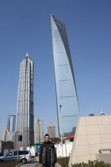 Der krasse Höhenunterschied vom Jin Mao Tower mit 421 Meter und dem World Financial Tower mit 492 Meter und es wird noch höher gebaut....