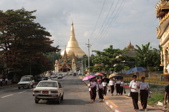 Die wunderschöne und atemberaubende Shwedagon Paya