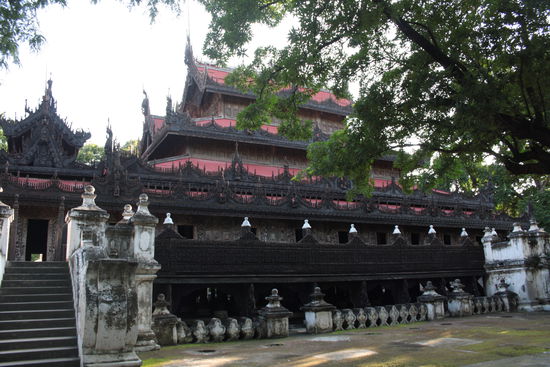 Shwenandaw Kyaung der alte Königspalast aus Teakholz von1880
