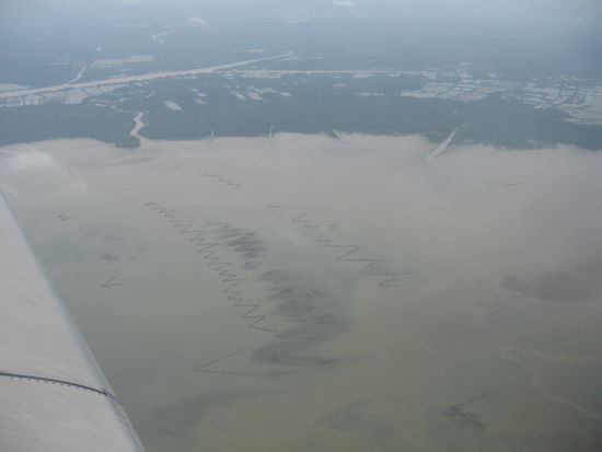 Blick ueber Surathani vom Meer aus