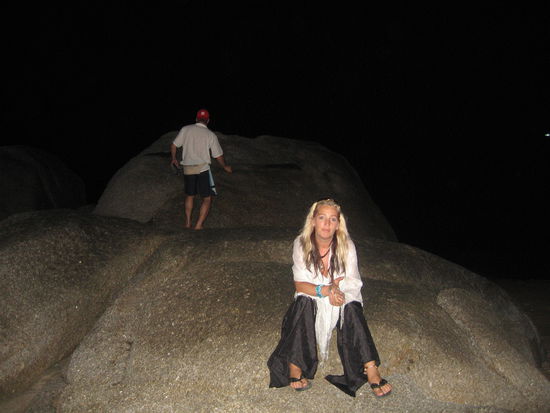 ..laechel,am Strand ...habe mir doch glatt ne Thai-Hose gekauft