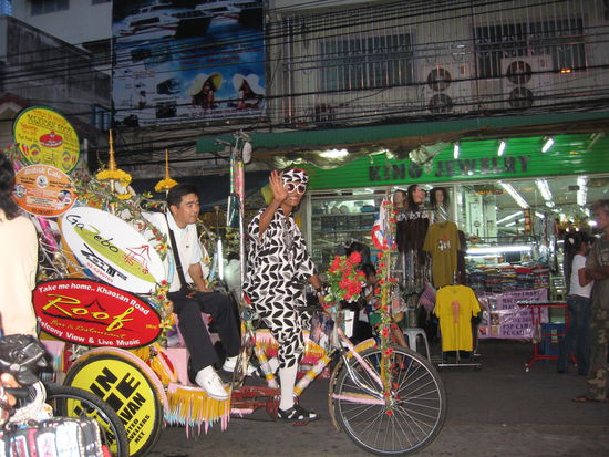 ..auf der Khao san Road...nur Verueckte und Gestalten