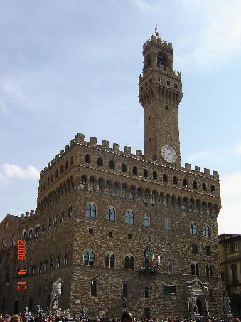 Florenz 2006 - Palazzo Vecchio mit dem 94 m hohen Turm, einst Sitz der Italienischen Regierung (1865 - 1871), heute das Rathaus der Stadt.