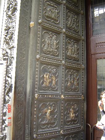 Florenz 2006 - Südportal des Baptisteriums von Andrea Pisano (1330 - 1336)