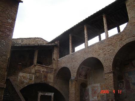 San Gimiagno 2006 - verwinkelte Treppen