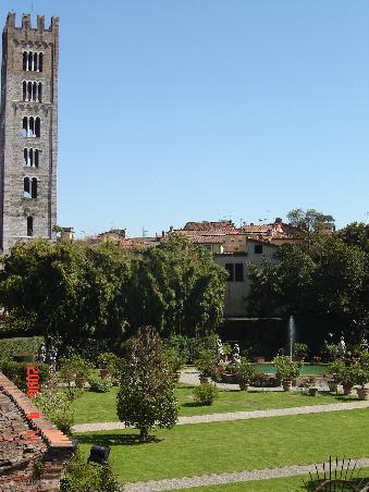 Lucca 2006 - die Gärten des Palazzo Pfanner; der Palazzo selber ist ein prächtiger Renaissance-Bau von 1667 mit einem Museum für höfische Kleidung