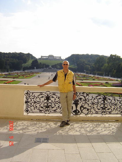 2006 Wien - auf der Treppe des Schlosses Schönbrunn