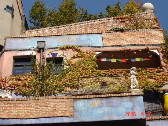 2006 Wien - Hundertwasser - Haus; Ansichten und Einsichten!