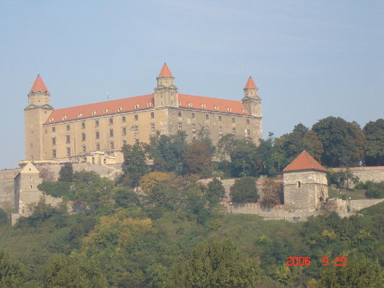 2006 Bratislava - "Hrad"; das Wahrzeichen der Stadt