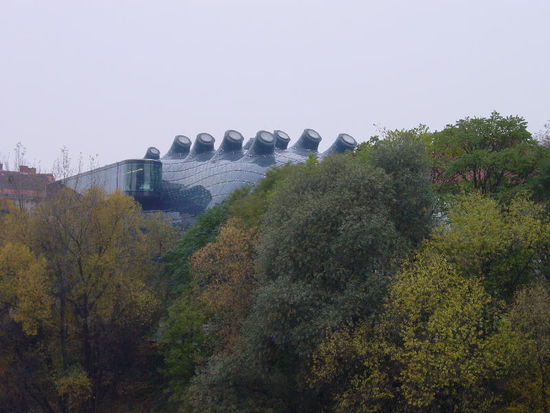 2006 Graz - das Kunsthaus; 2003 eröffnet, ein lichtdurchflutetes Gebäude, das die Spannung zwischen Tradition und Avantgarde demonstrieren soll.