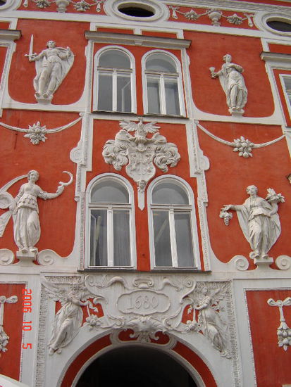 2006 Leoben - das Hacklhaus; die Figuren personifizieren die Tugenden sowie die Jahreszeiten.