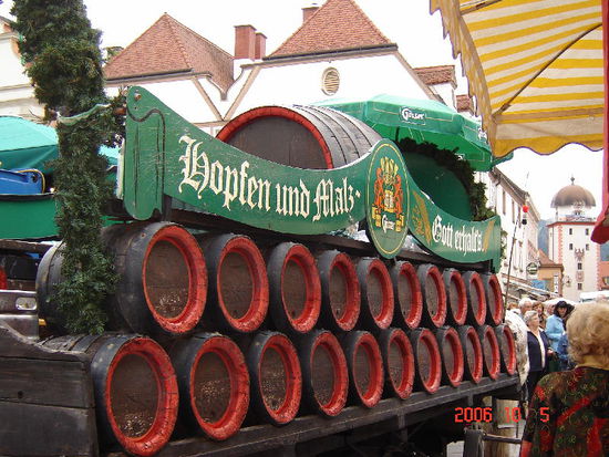 2006 Leoben - das Gösser Bier ist bereit; der Stadtteil Göss wurde eingemeindet und war ehemals das Kloster "Stift Göss".