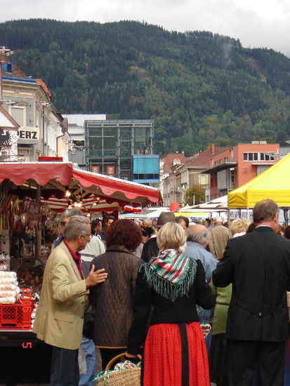 2006 Leoben - weiter geht's durch den Markt...