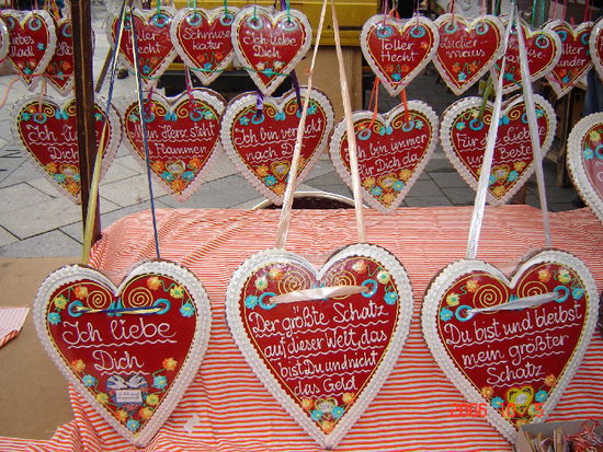 2006 Leoben - Lebkuchenherzen; süsse Verführung...