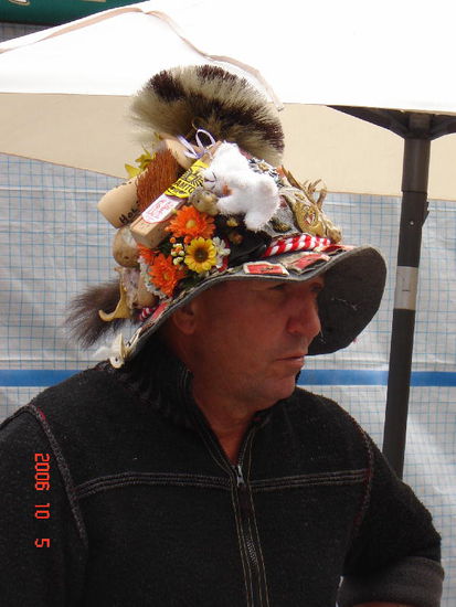 2006 Leoben - der Marktfahrer hat allerhand Waren anzupreisen