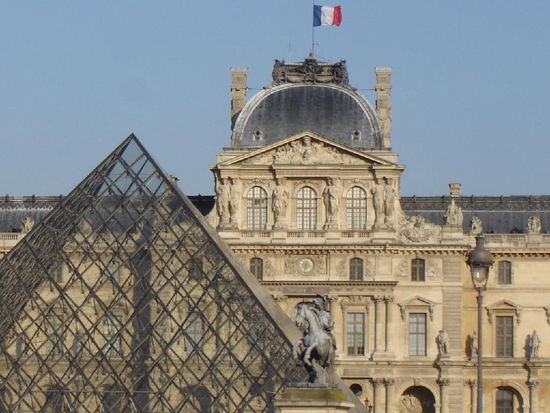 2007 Paris - Louvre mit der Glaspyramide