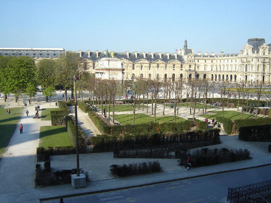 2007 Paris - Blick aus den Fenstern des Louvre auf die Gärten