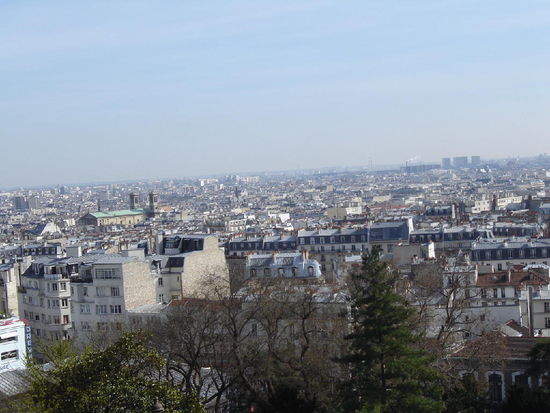 2007 Paris - Blick vom Vorplatz der Basilika Sacré Coeur auf die Dächer der Stadt