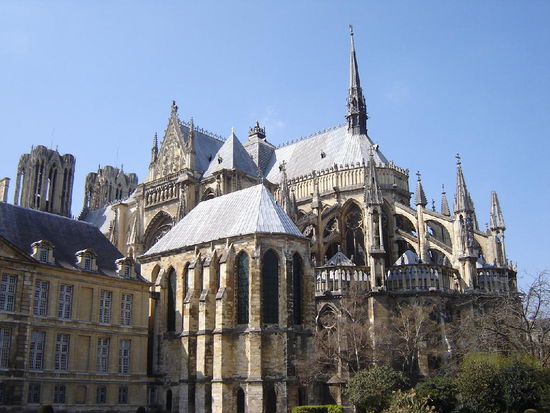 2007 Reims - Kathedrale; verwinkelter Ausbau auf der Rückseite