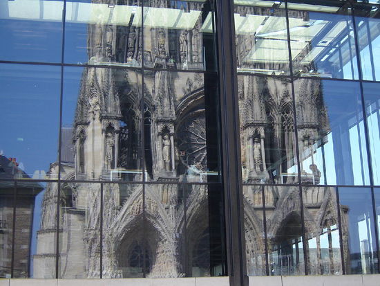 2007 Reims - die Kathedrale im Spiegelbild