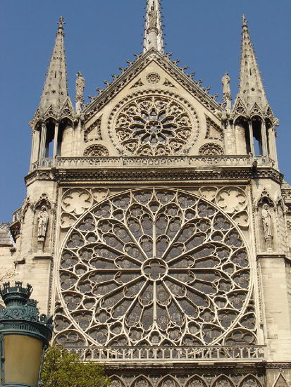 2007 Paris - Notre-Dame; die Rosetten haben einen Durchmesser von mehr als 10 Metern