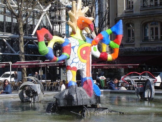 2007 Paris - moderner Brunnen vor dem Centre Pompidou