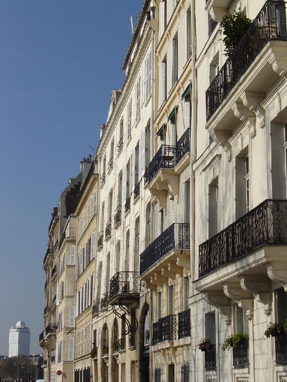 2007 Paris - eine der vielen Hausfassaden mit den schönen, schmiedeisernen Balkonen